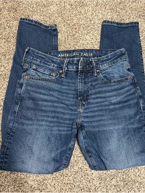 EUC American Eagle Outfitters MENS 28x30 Medium Blue athletic fit Jeans